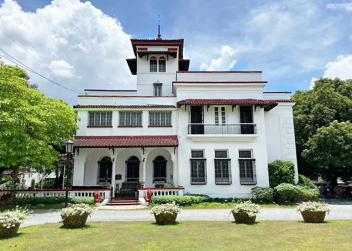 Miranamin Nest Gumamela - Family In Historic With Indoor Plunge Pool, Garden View, Pet-friendly, Self-service Breakfast Apartment Manila