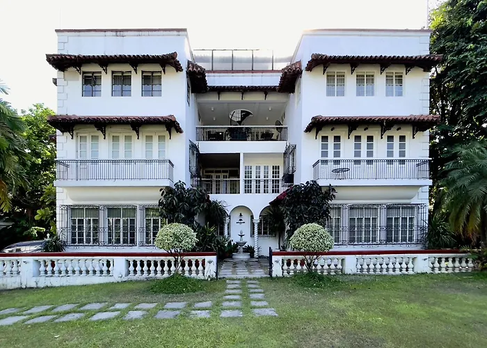 Miranamin Nest Gumamela - Family In Historic With Indoor Plunge Pool, Garden View, Pet-friendly, Self-service Breakfast Manila
