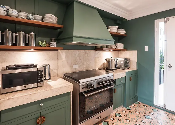 Miranamin Nest Gumamela - Family In Historic With Indoor Plunge Pool, Garden View, Pet-friendly, Self-service Breakfast Apartment