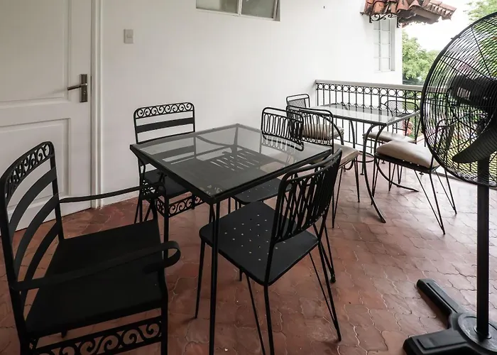 Apartment Miranamin Nest Gumamela - Family In Historic With Indoor Plunge Pool, Garden View, Pet-friendly, Self-service Breakfast Manila