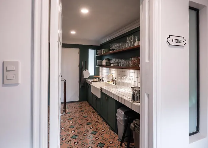 Apartment Miranamin Nest Gumamela - Family In Historic With Indoor Plunge Pool, Garden View, Pet-friendly, Self-service Breakfast