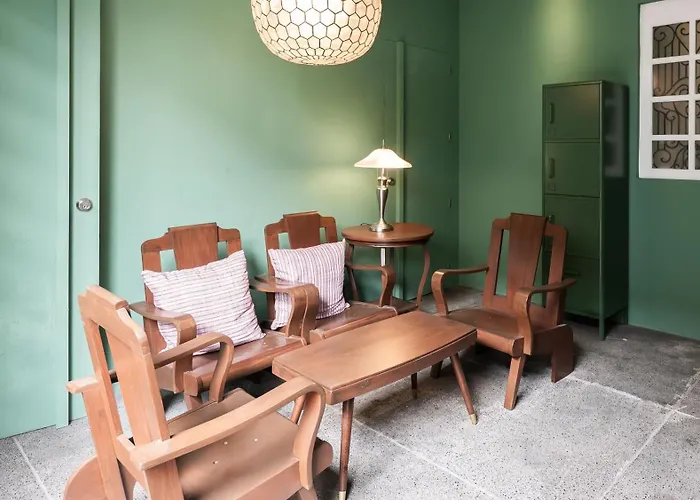 Miranamin Nest Gumamela - Family In Historic With Indoor Plunge Pool, Garden View, Pet-friendly, Self-service Breakfast Apartment