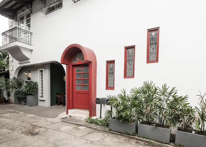 Apartment Miranamin Nest Gumamela - Family In Historic With Indoor Plunge Pool, Garden View, Pet-friendly, Self-service Breakfast Manila