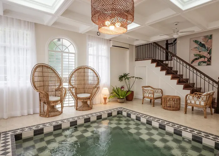 Miranamin Nest Gumamela - Family In Historic With Indoor Plunge Pool, Garden View, Pet-friendly, Self-service Breakfast *